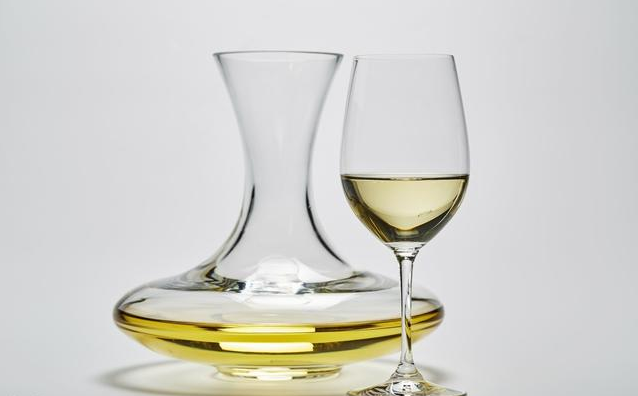 白葡萄酒需要醒酒吗？让白葡萄酒醒一下，会变得更好喝吗？
